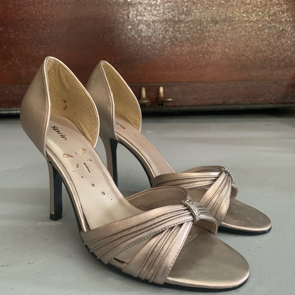Beige metallic open toe sling backs - Picture 2 of 3
